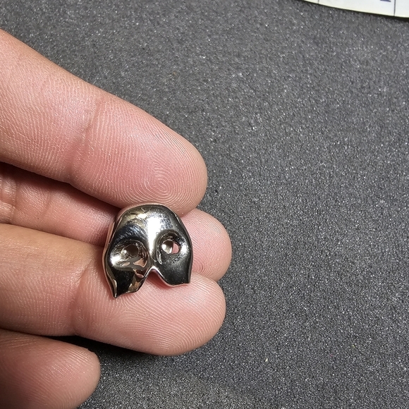 Vintage LTM 1986 RUG LTD Phantom of the Opera Mask Lapel Pin Silver Tone shows s - Picture 1 of 5